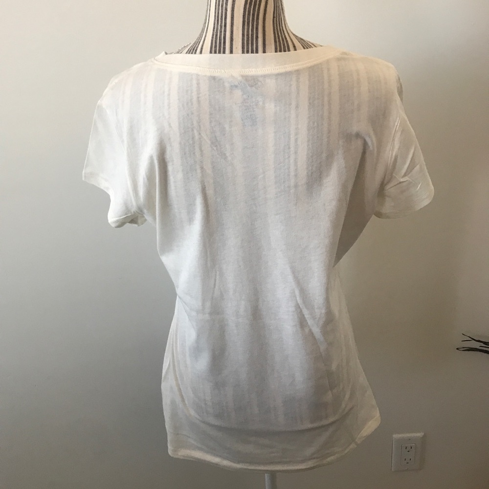 ✨2 left✨ Plus Size Basic V-Neck Tee - Picture 3 of 7